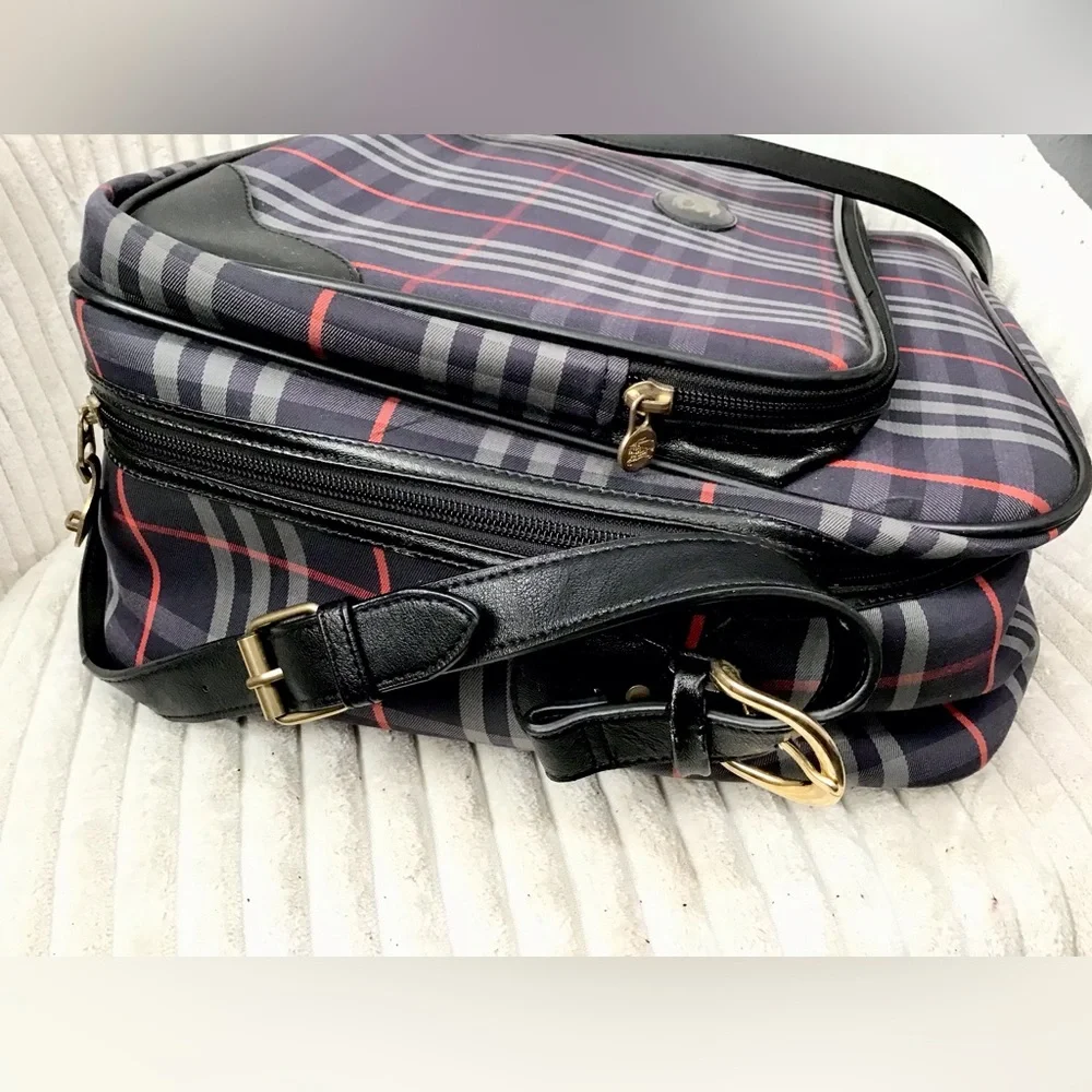 Burberry Travel Bags - Picture 8 of 16